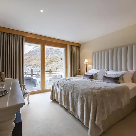 Veiled In Velvet Snow: A Chalet Retreat *