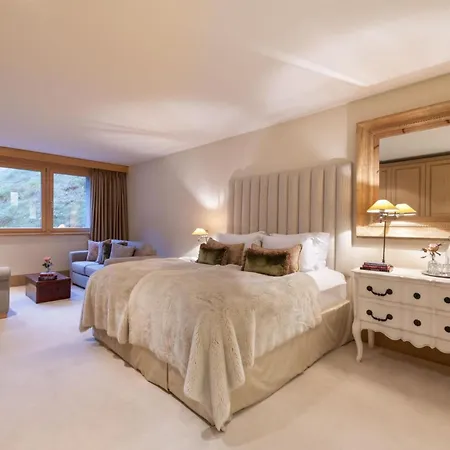 Veiled In Velvet Snow: A Chalet Retreat *